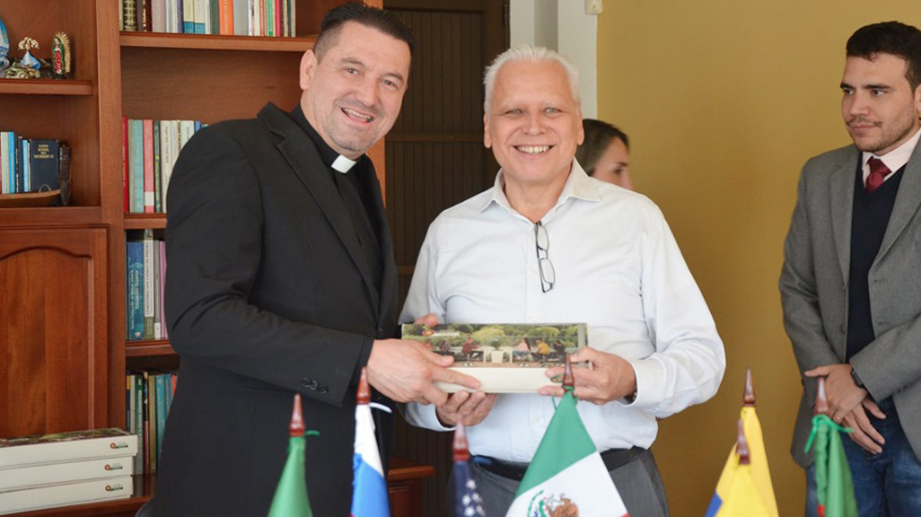 El Dr. Miguel Agustín Villalobos participa en congreso internacional en Colombia