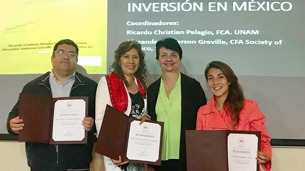 Miembros de Actuaría presentan el libro Mercados Financieros de Instrumentos e Inversión en México