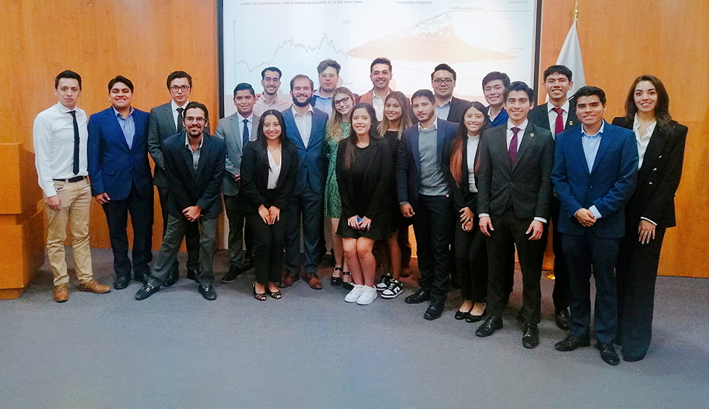 Alumnos de Practicum II presentan sus trabajos finales