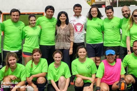 Alumnos de la Maestría en Administración de Riesgos ganan 2° lugar en torneo de futbol