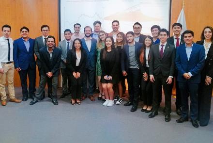 Alumnos de Practicum II presentan sus trabajos finales