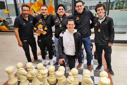 Equipo representativo de ajedrez del Campus Sur gana primer lugar en Blitz
