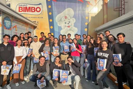 Alumnos de la Licenciatura en Actuaría visitan la planta de Bimbo