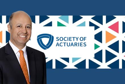 Carlos Arocha recibe el Outstanding Volunteer Award de la SoA