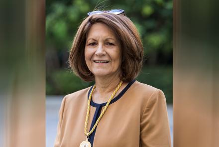 La Dra. Oliva Sánchez recibe la Medalla al Mérito Académico