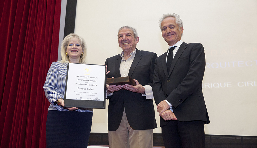 El Arq. Enrique Ciriani recibe el Premio Mario Pani 2019