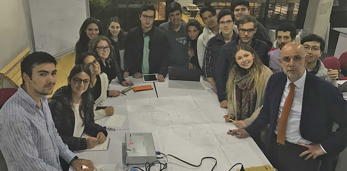 Escuela de Arquitectura entrega Diagnóstico Preliminar Participativo de la Zona de Las Lomas