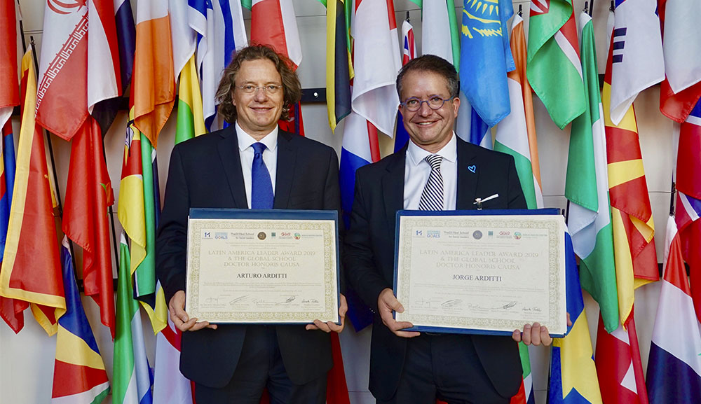 Arturo y Jorge Arditti reciben el Doctorado Honoris Causa en Viena