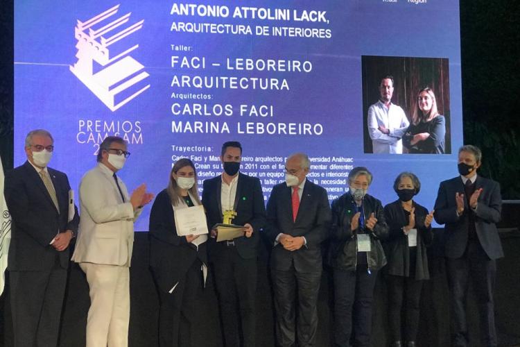 Con esta entrega anual se reconoce a los arquitectos que sobresalen por su trabajo en algún campo del quehacer profesional.