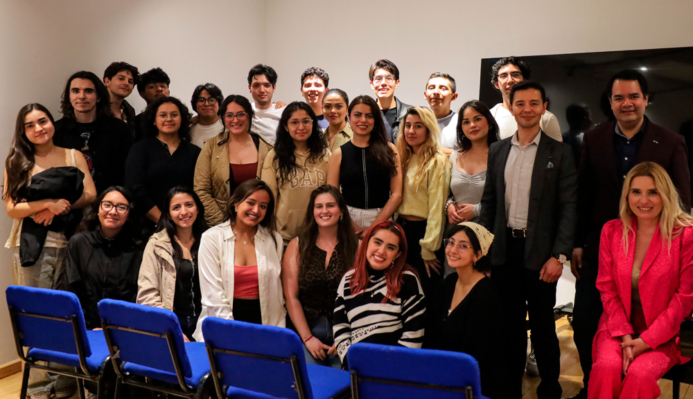 La reconocida integrante de la Orquesta Sinfónica Nacional de México compartió su trayectoria, consejos y reflexiones en un encuentro íntimo con los alumnos de la Licenciatura en Música Contemporánea.