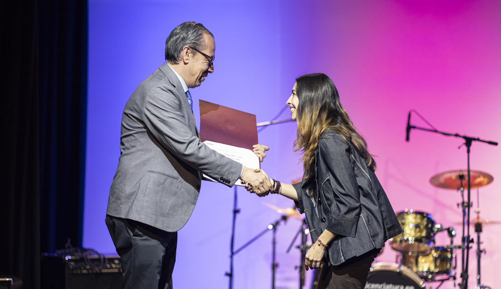 Seis alumnos fueron galardonados en una jornada de presentaciones únicas en música contemporánea, teatro y actuación, y artes visuales.
