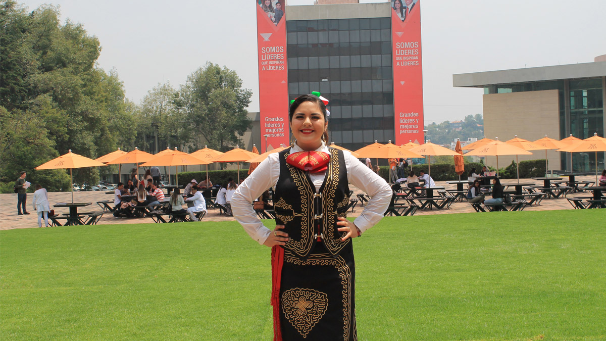 Celebra Escuela de Artes magna fiesta mexicana