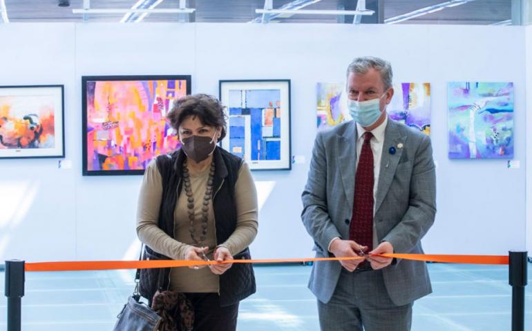 Un recorrido por “Caminos de Luz y de Color”, exposición de la artista Rocío Klapés.