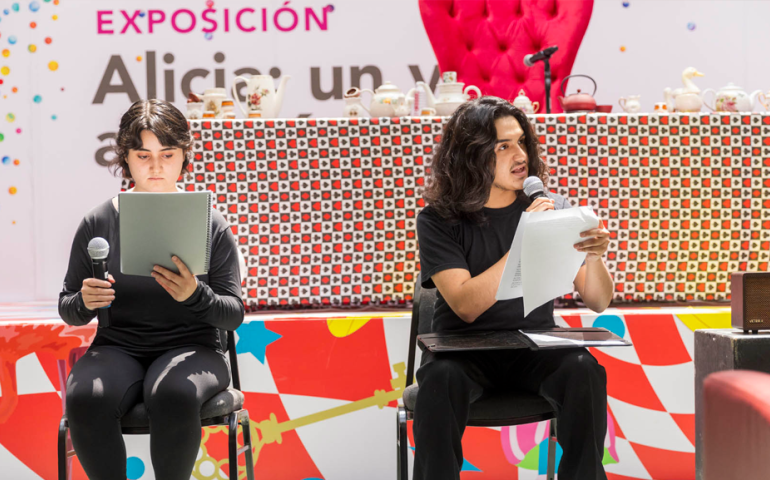 Como parte del evento El Papel de las Letras, la compañía universitaria llevó al público a vivir una intensa experiencia escénica inspirada en la emblemática adaptación radiofónica de la obra de H. G. Wells.