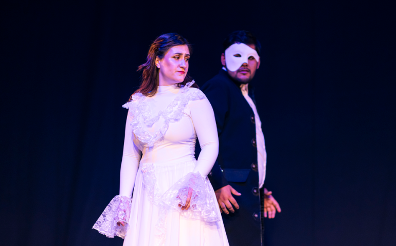 Los alumnos de la Licenciatura en Teatro y Actuación demostraron lo mejor de su formación con monólogos, escenas e interpretaciones musicales en dos funciones exitosas.
