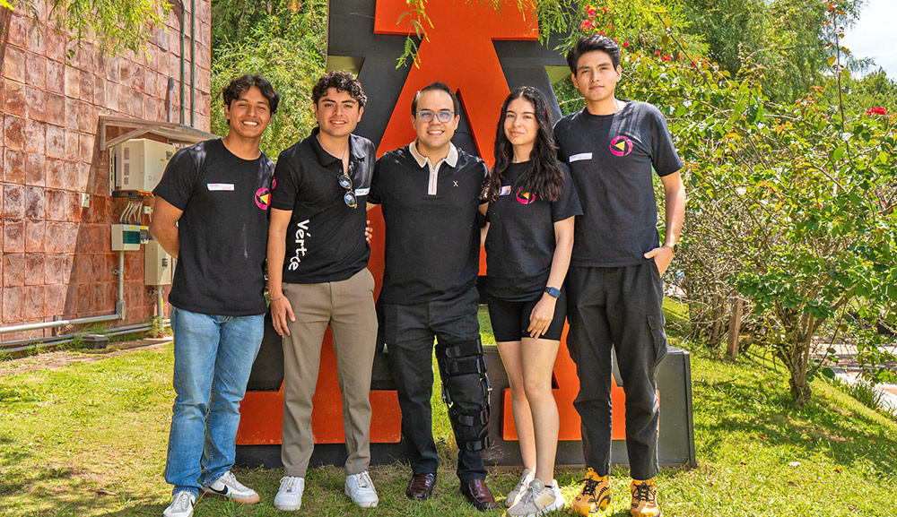 Inspiramos a líderes estudiantiles a ejercer un liderazgo basado en el servicio