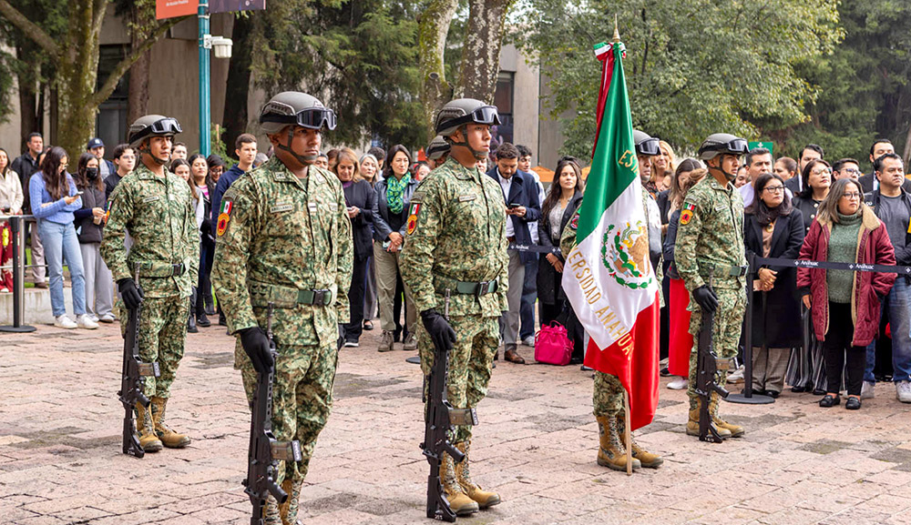 Universidad Anáhuac y SEDENA celebran ceremonia de Honores a la Bandera