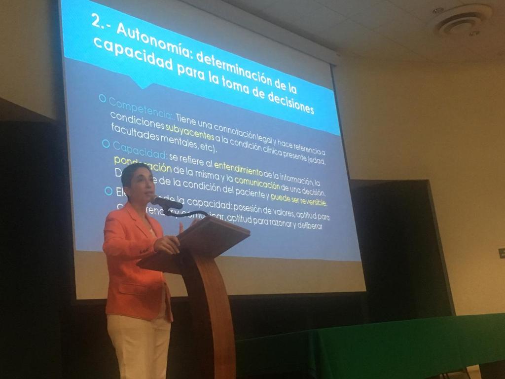 Académica de la Facultad de Bioética imparte ponencia en el Hospital de Toluca