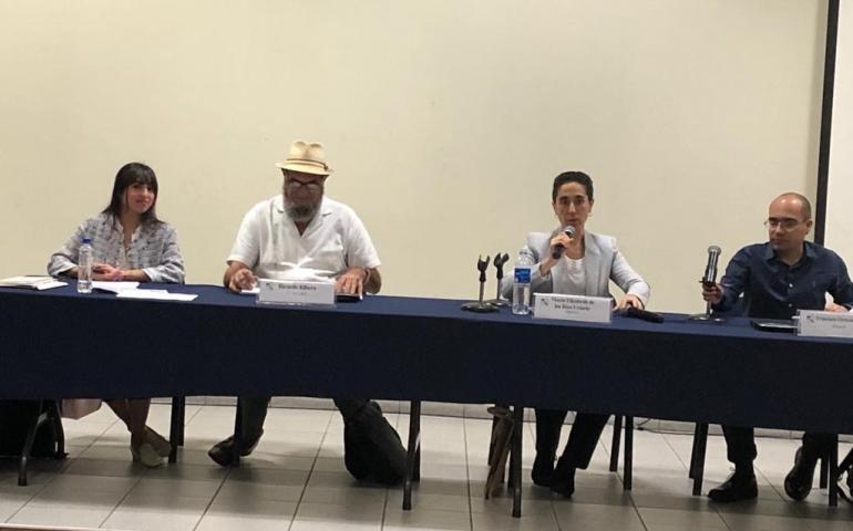 Académica de la Facultad de Bioética imparte ponencia sobre el llamado a la santidad del Papa Francisco.