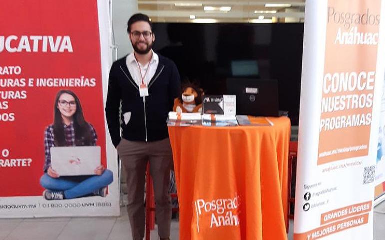 Promoción de la Facultad de Bioética en el Career Day de Novartis