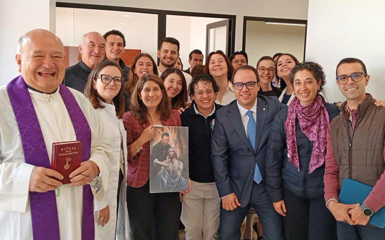 We celebrate the blessing of the new offices of the School of Bioethics