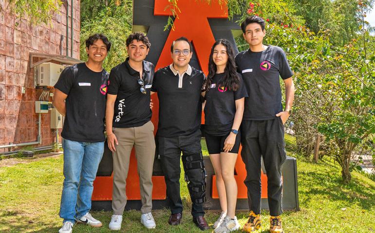 Inspiramos a líderes estudiantiles a ejercer un liderazgo basado en el servicio