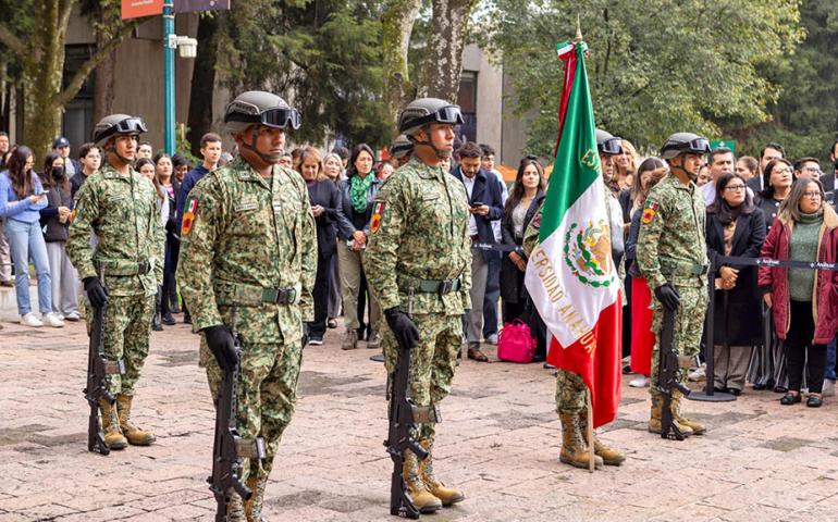 Universidad Anáhuac y SEDENA celebran ceremonia de Honores a la Bandera
