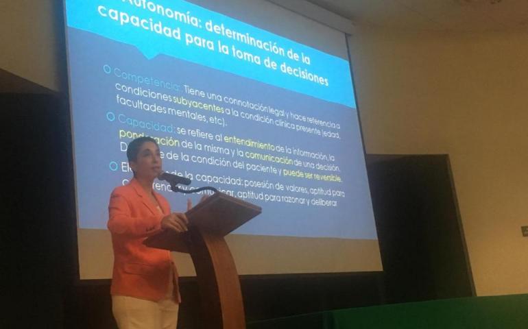Académica de la Facultad de Bioética imparte ponencia en el Hospital de Toluca