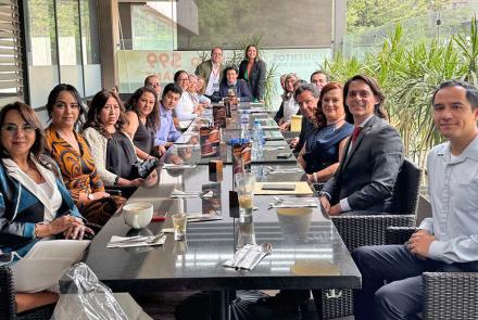 A través de una comida, la Facultad de Bioética reafirma su compromiso con sus egresados