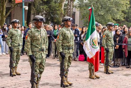 Universidad Anáhuac y SEDENA celebran ceremonia de Honores a la Bandera