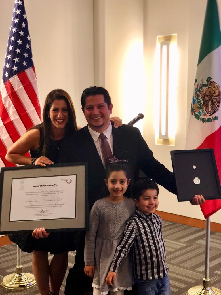 Egresado gana el Premio Ohtli por su trabajo con inmigrantes mexicanos