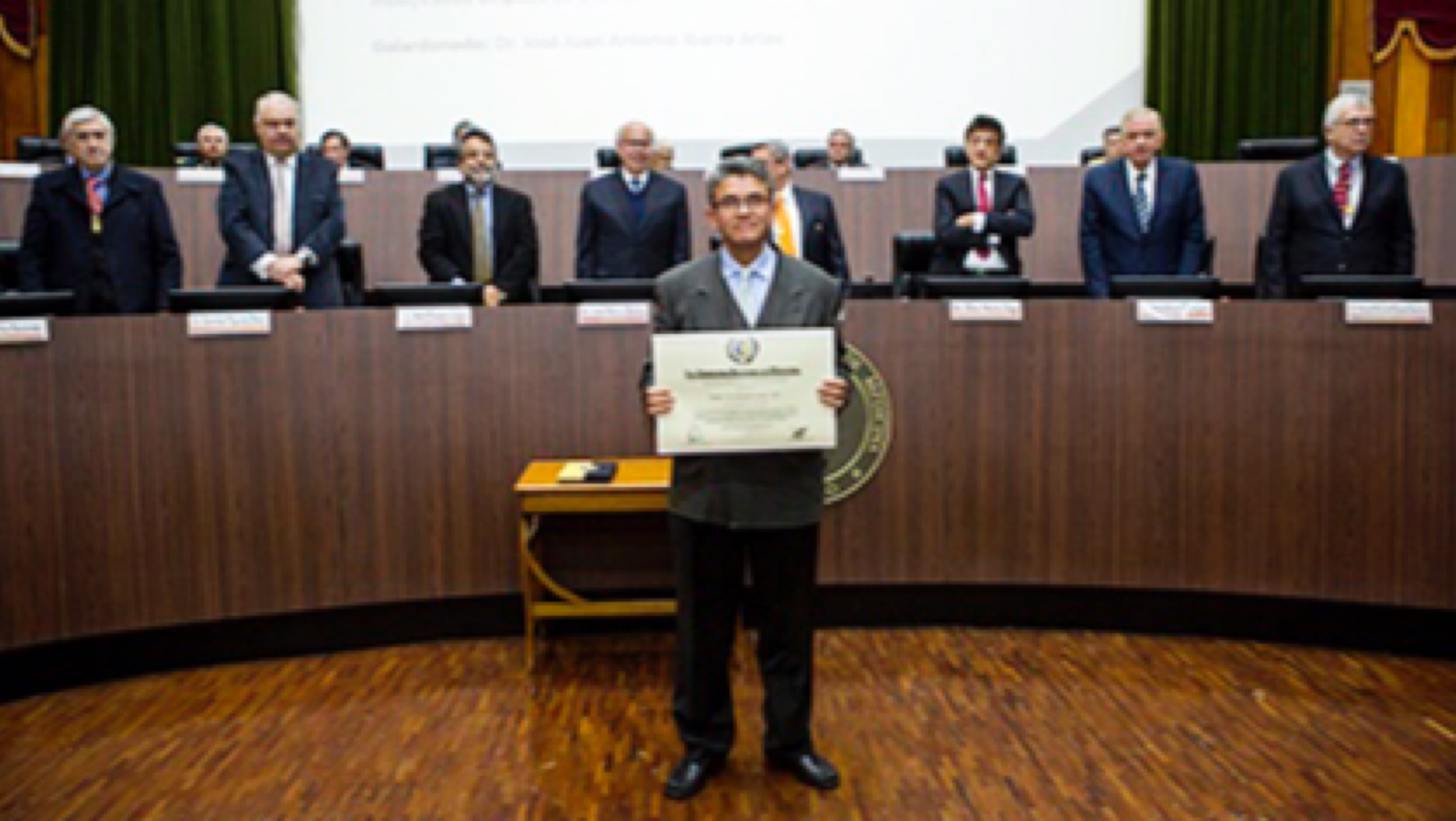 El Dr. Ibarra fue galardonado con el premio Everardo Landa