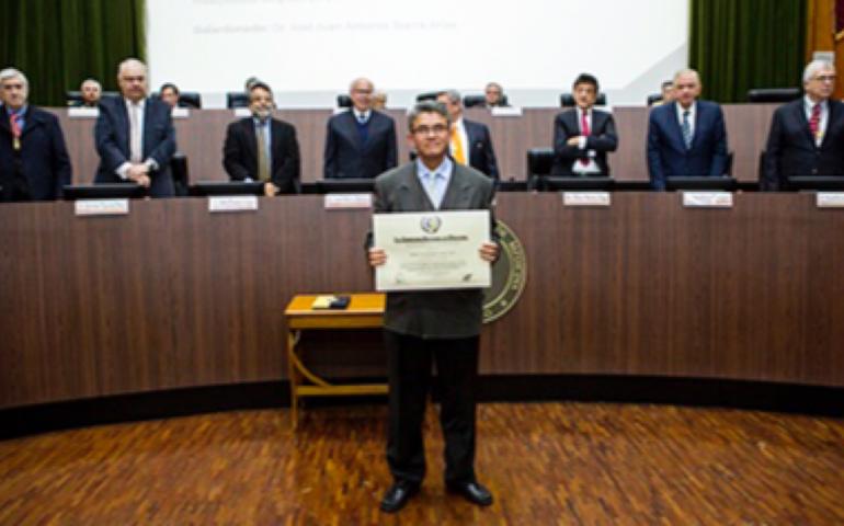 El Dr. Ibarra fue galardonado con el premio Everardo Landa