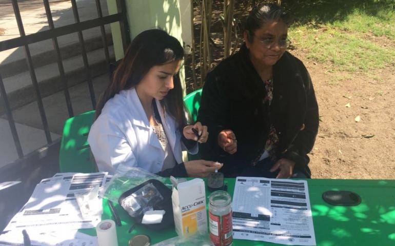 Se aplican exámenes de salud en la Telesecundaria Iztaccihuatl.