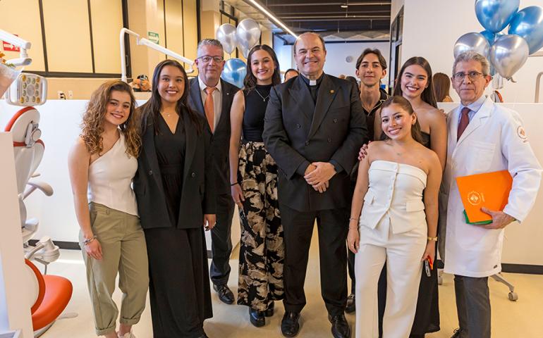 Inauguran y bendicen la remodelada Clínica Dental Universitaria