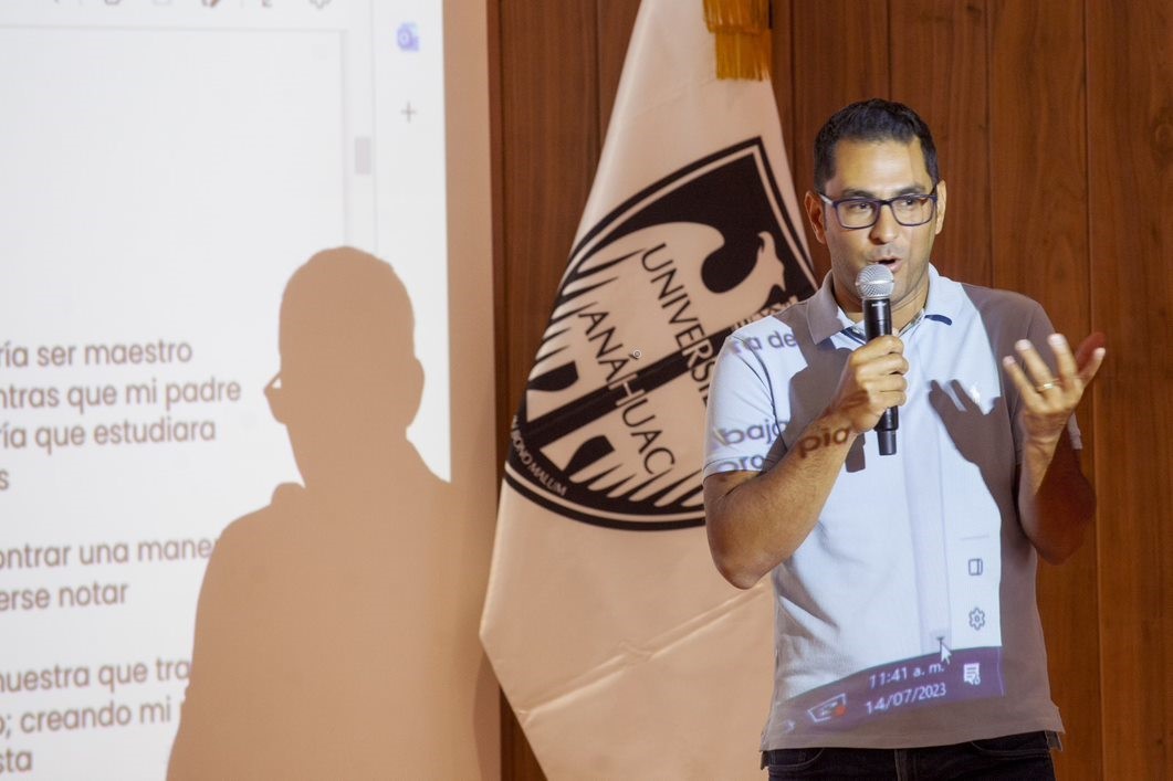 El Dr. Erkut Sogut visita la Escuela de Ciencias del Deporte