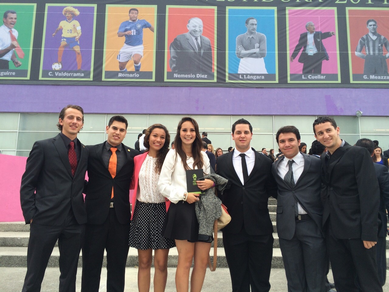 Alumnos de la Escuela de Ciencias del Deporte acudieron a la Ceremonia de Investidura