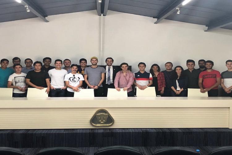 Sociedad de Alumnos de la Escuela de Ciencias del Deporte, presidida por José Antonio Mateo, organizaron una visita guiada en la cantera sur del Club Universidad Nacional (PUMAS).  