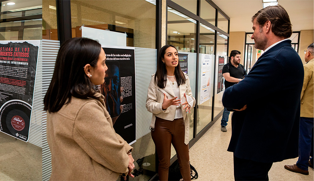 Exposición de Carteles de Investigación: Una ventana al futuro de la comunicación y el entretenimiento