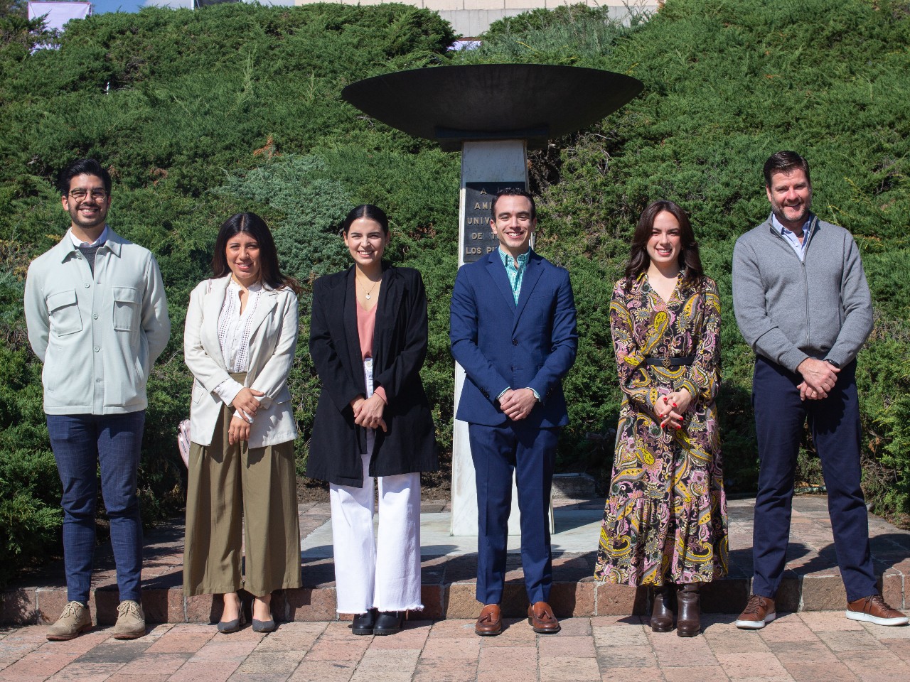 Alumnos de CREA se reúnen con Sergio Ramírez Álvarez 