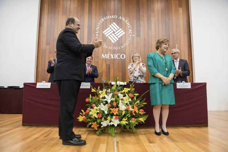 Otorgan a la Dra. María Antonieta Rebeil Corella la Medalla al Mérito Académico