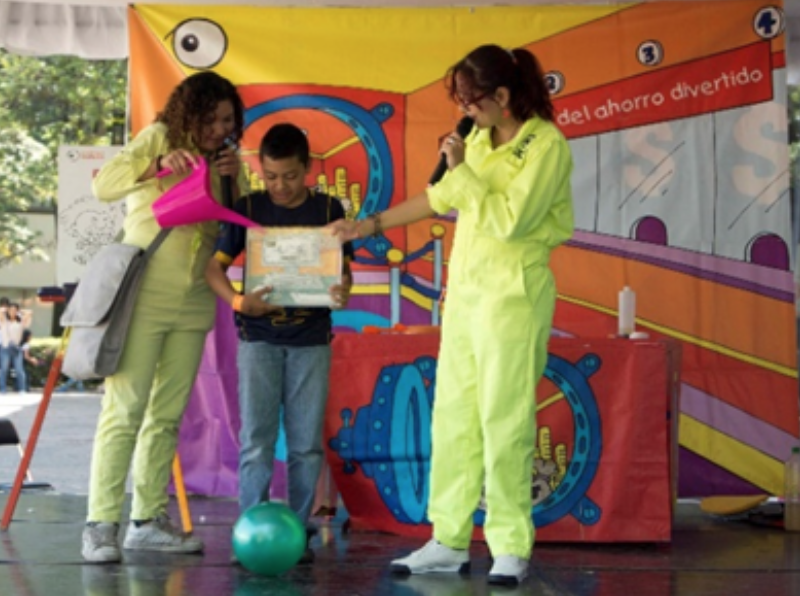 Con ASUA por los niños, llevamos la educación financiera a los pequeños