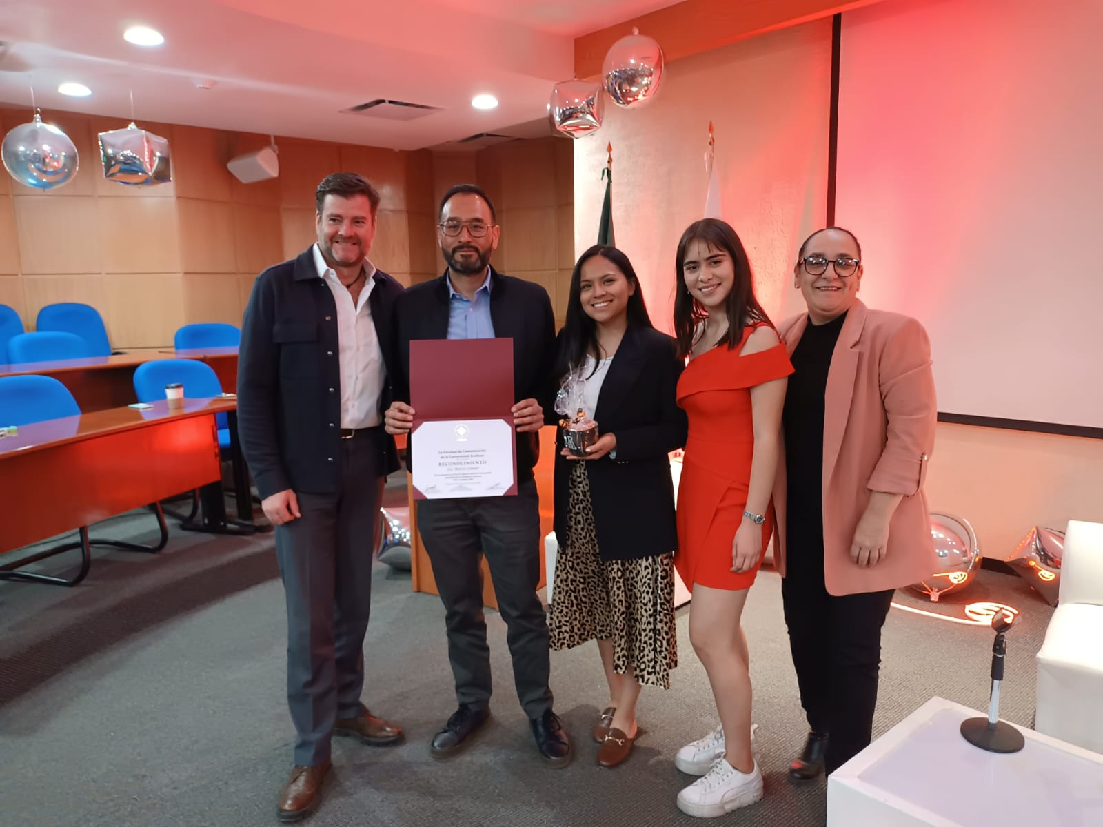 Líderes de la industria de la comunicación participan en el Congreso Anual de Comunicación “Dilo en Naranja”