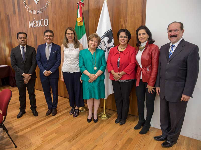 Otorgan a la Dra. María Antonieta Rebeil Corella la Medalla al Mérito Académico 