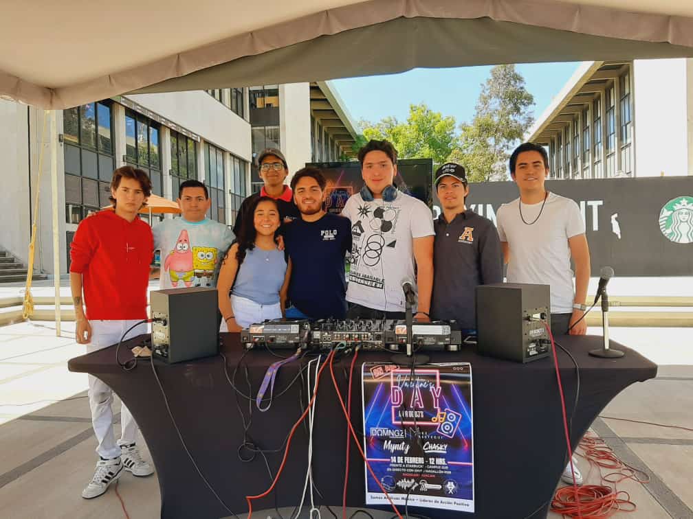 Alumnos del Campus Sur disfrutan de la gira de DJ’s organizada por Radio Anáhuac