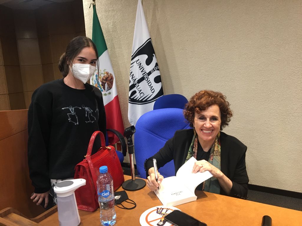 Silvia Cherem presenta en la Anáhuac su libro de historias de sobrevivientes 