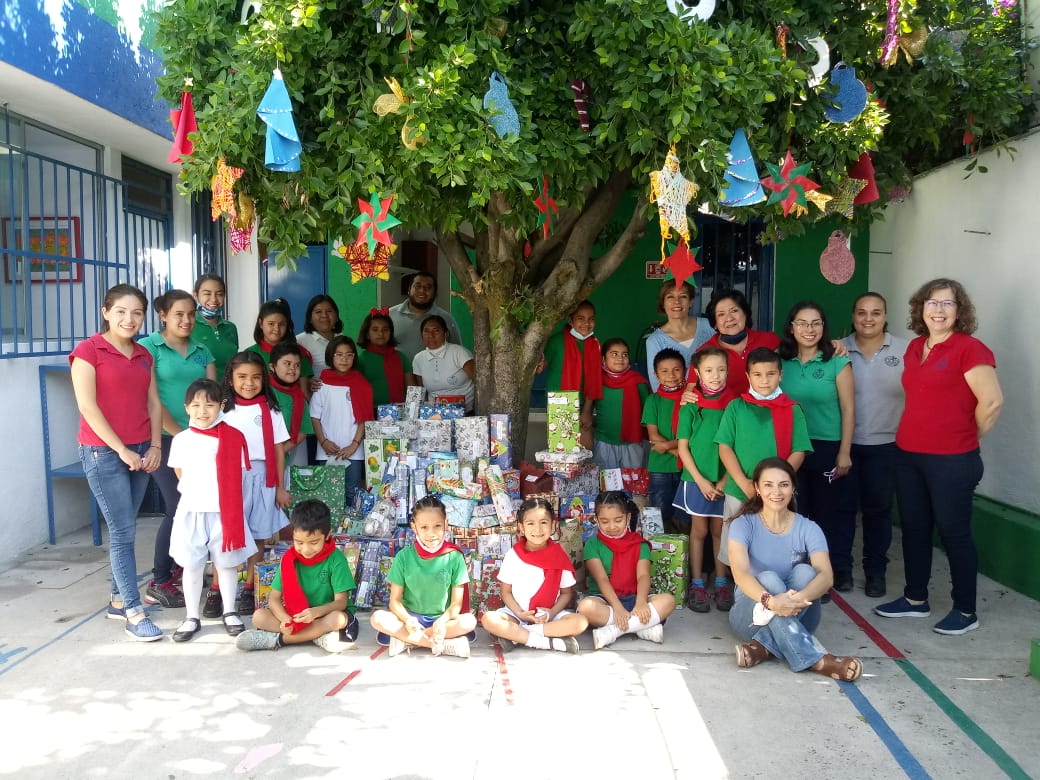 La Facultad de Comunicación dona juguetes esta Navidad 2020