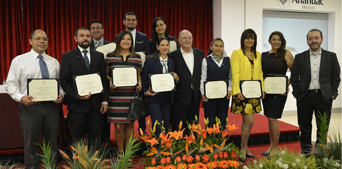 Reconocemos a los egresados de programas de educación continua de la Facultad de Comunicación