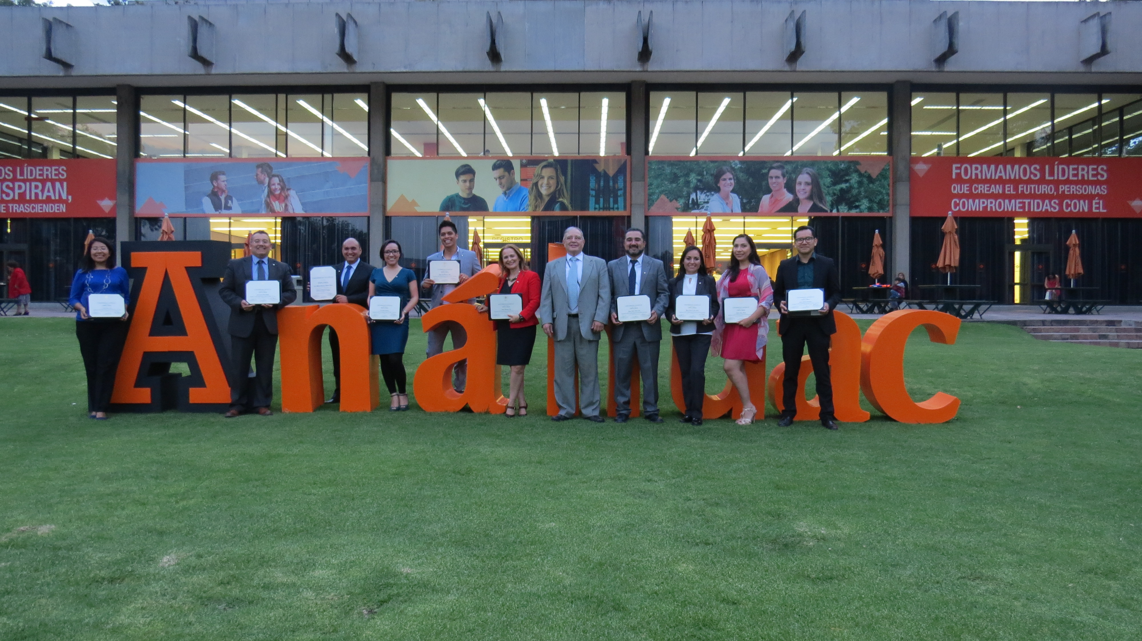 Reconocemos a los 103 egresados de programas de Educación Continua de Comunicación