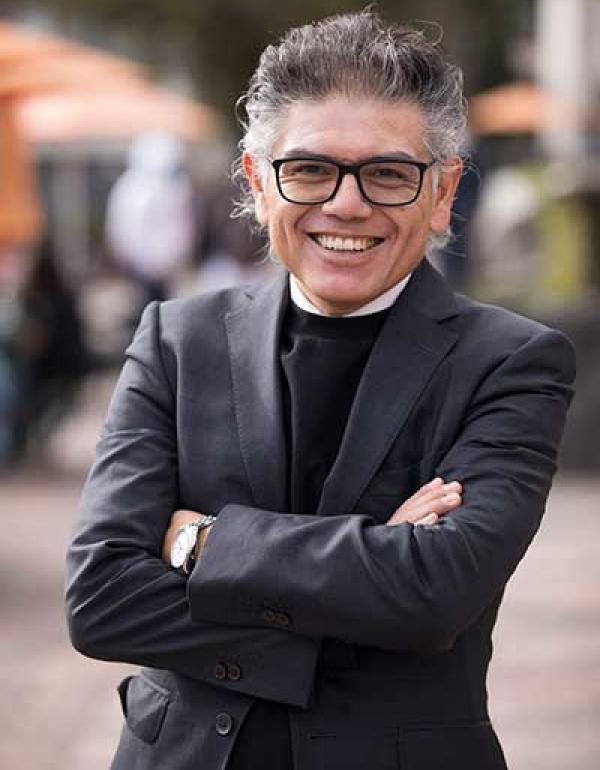 Dr. Rogelio Del Prado Flores